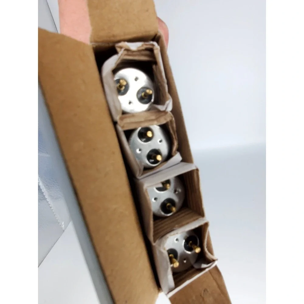 4‎ Pack Of T8-10W Replacement Bulbs